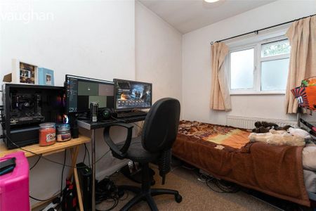 6 bedroom detached house to rent - Photo 5