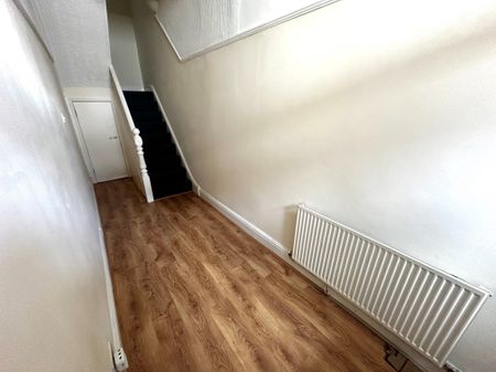 Waverley Grove, Birkenhead - Photo 4