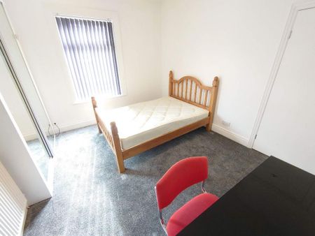 4 bedroom terraced house to rent - Photo 3