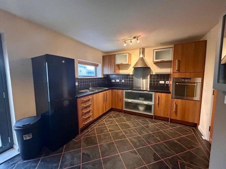 4 bedroom townhouse to rent - Photo 5