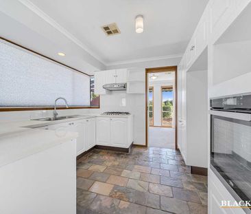 SPACIOUS, SINGLE LEVEL HOME - Photo 4