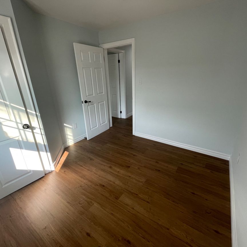 For Lease - 215 B Queen Street, Mississauga, Ontario - Photo 1