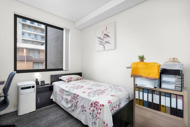 Modern Two-Storey Apartment in Liverpool CBD - Photo 1