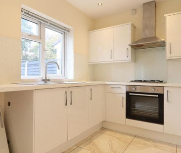 3 bedroom semi-detached house to rent - Photo 2