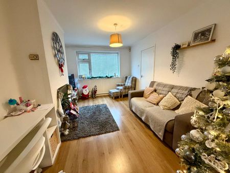 3 bedroom semi-detached house to rent - Photo 2