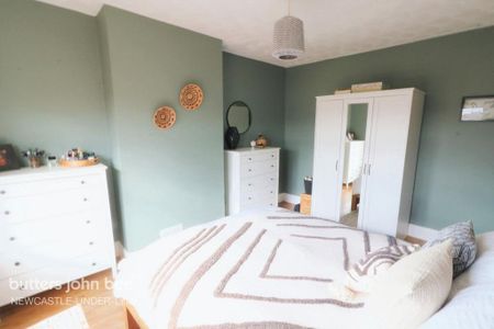 3 bedroom semi-detached house to rent - Photo 4