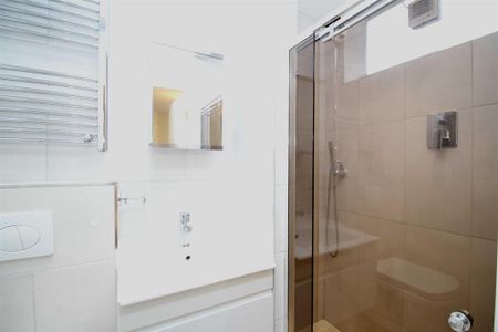 2 bedroom ground floor flat to rent - Photo 3