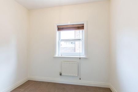 3 bedroom ground floor flat to rent - Photo 5