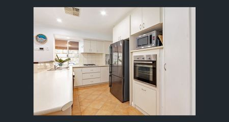 Spacious Family Home in Sought-After Kinross - Photo 2