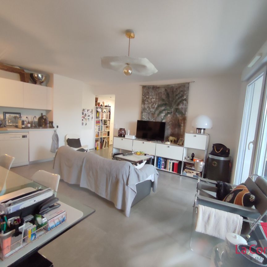 Location Appartement 4 pièces 77m² MARSEILLE 8ème - Photo 1