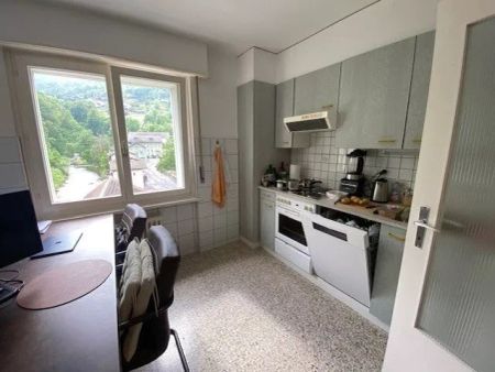 Spacieux appartement de 2.5 pièces avec balcon - Foto 3