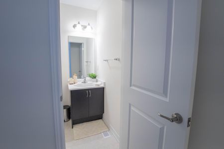 For Lease - 305 Garner Road Unit# 114, Hamilton, Ontario - Photo 2