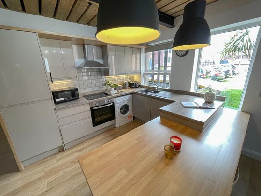 5 bedroom semi-detached house to rent - Photo 1