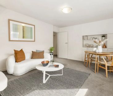 Stylish Inner-City Retreat in a Prime South Yarra Location - Photo 2