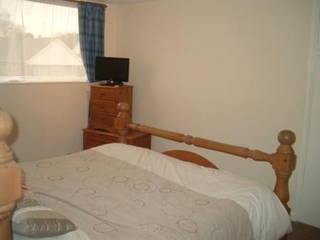 4 bedroom detached house to rent - Photo 4