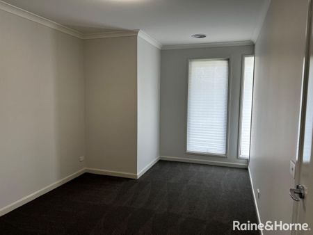 Splendid 3Br Family Home in Habitat, Tarneit! - Photo 5