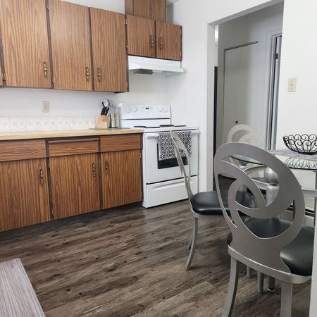 202, 5105-44 Street - Photo 3
