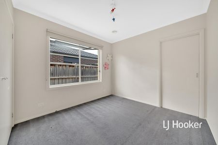 Beautiful Home in a Prime Location in Williams Landing! - Photo 3