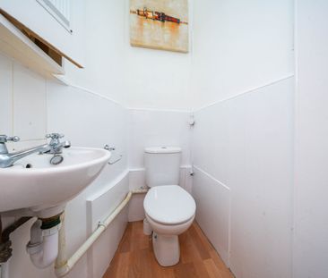 3 bedroom apartment to rent - Photo 6