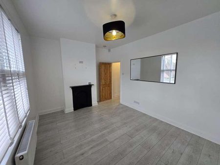 Leonard Road, Edmonton, N9 - Photo 2