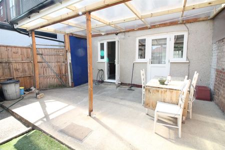 Meadow Road, Feltham - Photo 4