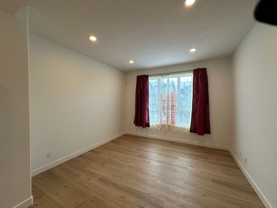 Modern 3 Bed, 2.5 Bath Townhouse in Sylvan Lake - Photo 1