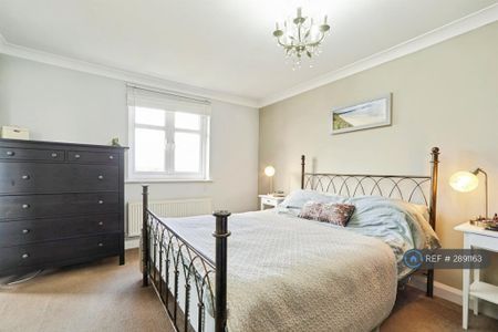 4 bedroom detached house to rent - Photo 5