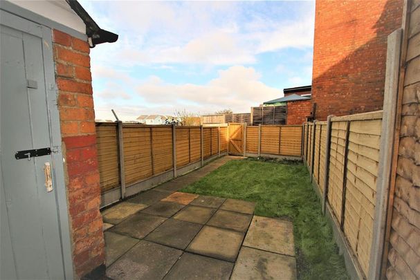 2 bedroom terraced house to rent - Photo 1