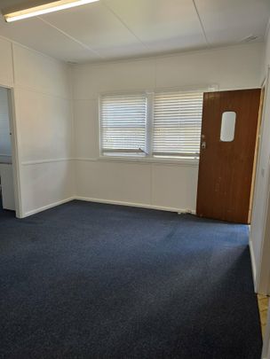 Conveniently Located 2-Bedroom Flat in a Small Block of 4 - Photo 1