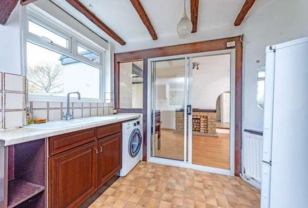 Aragon Road, Morden, SM4 - Photo 2