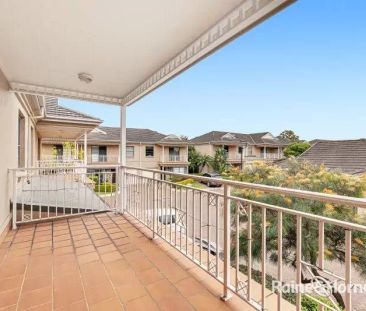 House with 3 bedrooms, 2 bathrooms & parking for 2 cars - Photo 3