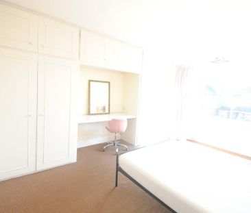 5 bedroom detached house to rent - Photo 4