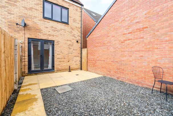 3 bedroom end of terrace house to rent - Photo 1
