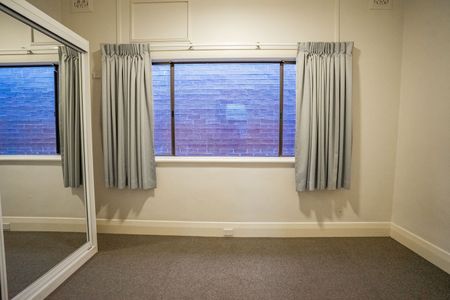 Delightful House in Convenient Location! - Photo 5