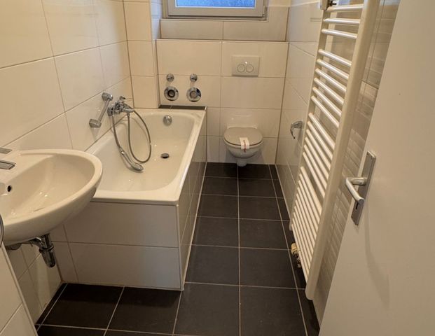 *** Das ist etwas für Sie! Attraktive Altbauwohnung in grüner Lage! *** - Foto 1