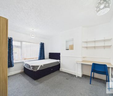 4 bedroom terraced house to rent - Photo 6