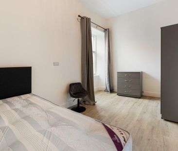 4 bedroom flat to rent - Photo 3