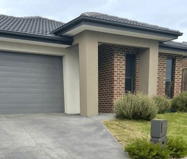 Spacious Family Home in Sought-After Clyde North Location - Photo 1