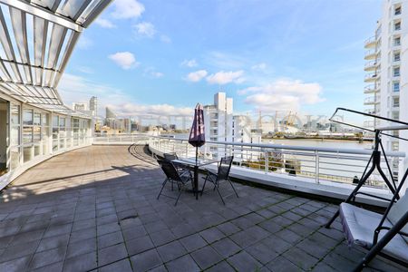 Pierhead Lock, 416 Manchester Road, E14 3FD - Photo 4