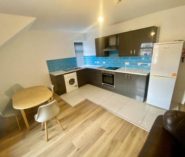 3 bedroom flat to rent - Photo 4