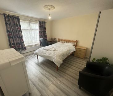 Room in a Shared House, Freya Grove, M5 - Photo 1