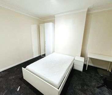 4 bedroom terraced house to rent - Photo 4