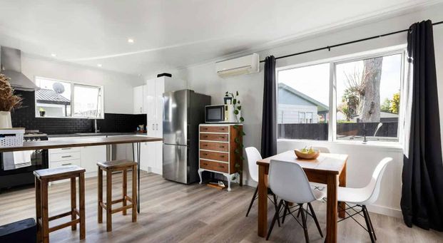 Modern two bedroom - Photo 1