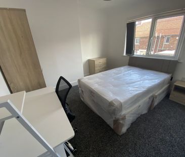 To Let: Meath Street, Middlesbrough, TS1 4RY. - Photo 2