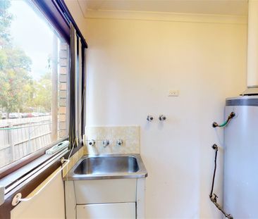 Cozy 2-Bedroom Unit - Photo 2