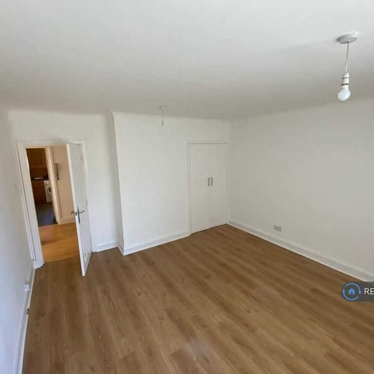 3 bedroom flat to rent - Photo 1