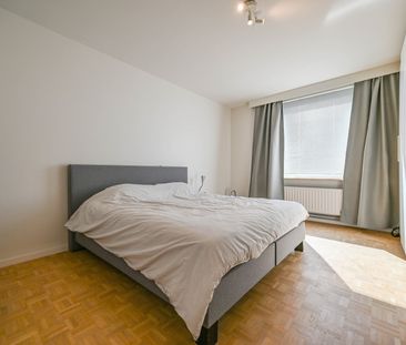 Ruim appartement met ondergrondse autostaanplaats - Photo 5