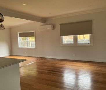 Cute and close in - Photo 1