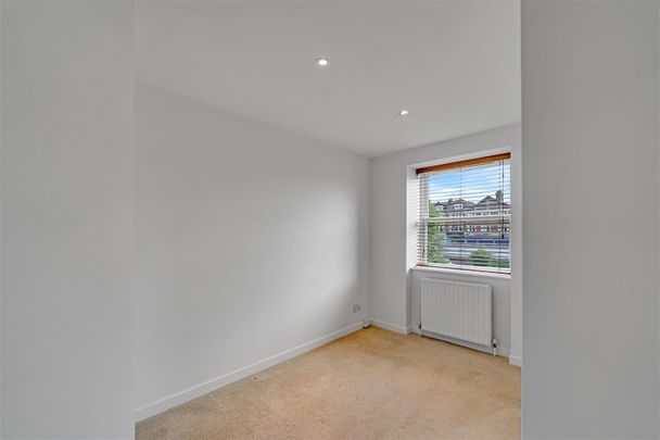Flat To Let - Photo 1