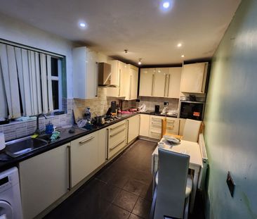 3 Bed Terraced House, Compstall Avenue, M14 - Photo 2
